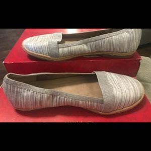 Giani Bernini silver sparkle flats 9.5